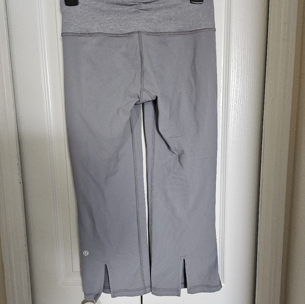 Lululemon athletica Gray Activewear Womens Crooped Yoga Workout Pant Size 4. - Picture 3 of 6